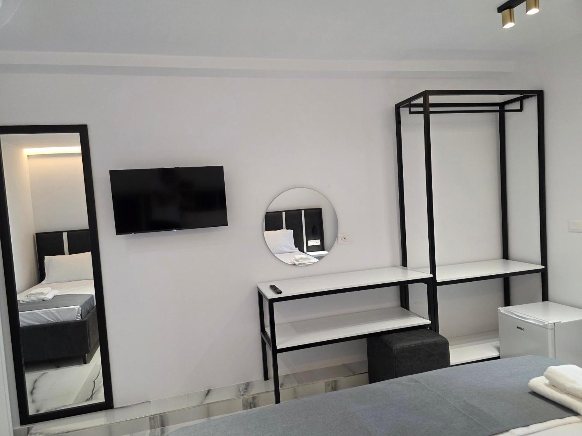 Wait 'N Sea Otel Himarë Dış mekan fotoğraf