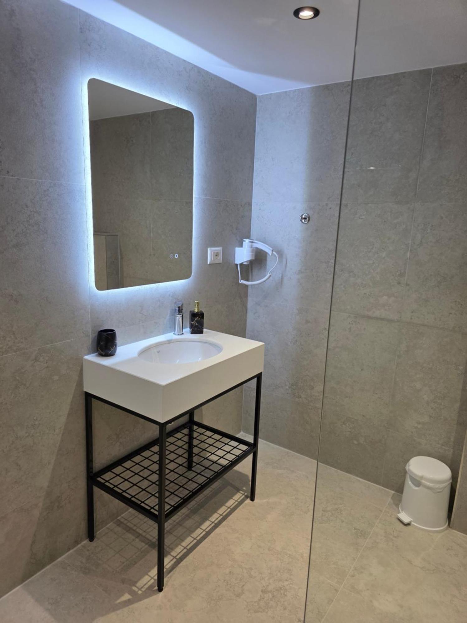 Wait 'N Sea Otel Himarë Dış mekan fotoğraf